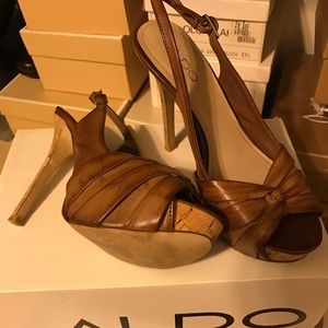 Cognac/brown pump heels !!